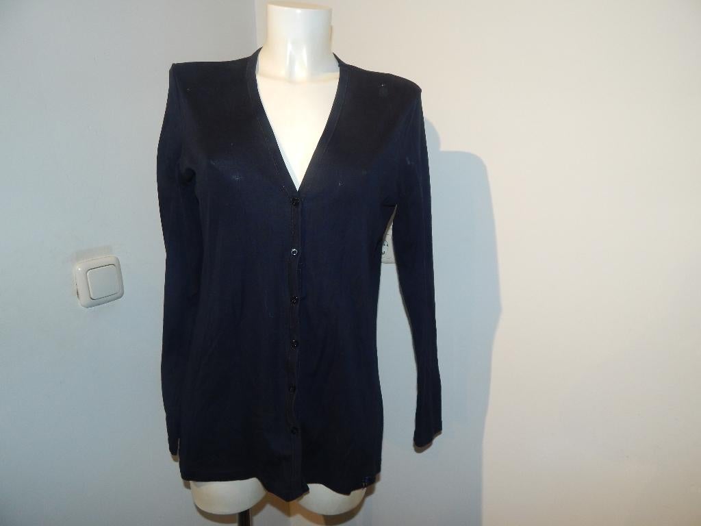 Marccain basis vest zwart van kleur knoopjes v hals N6, Verzenden, Zwart, Maat 42/44 (L), Gedragen