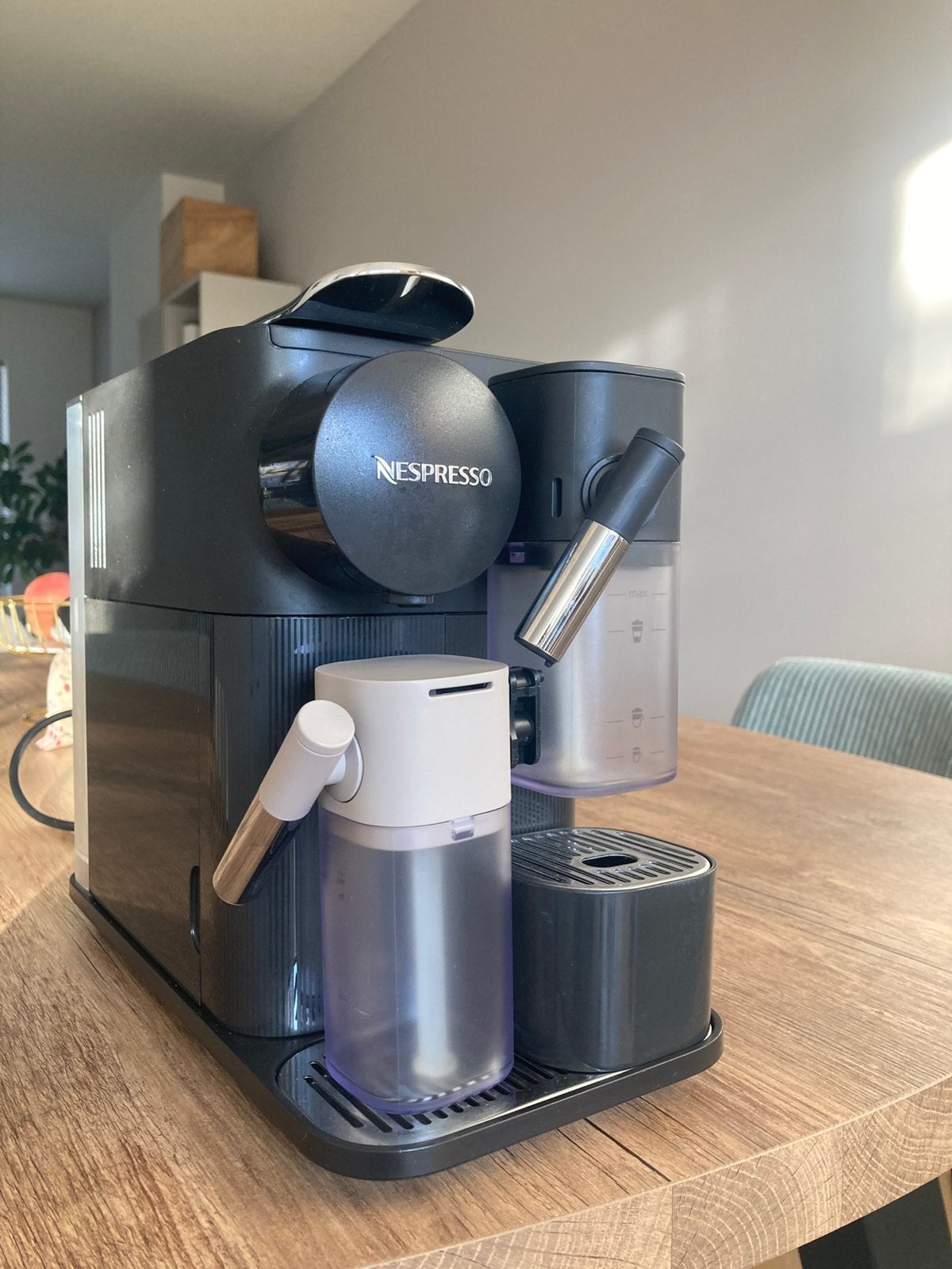 De’Longhi Nespresso Lattissima One, Koffiepads en cups, Koffiemachine, Ophalen of Verzenden, Zo goed als nieuw