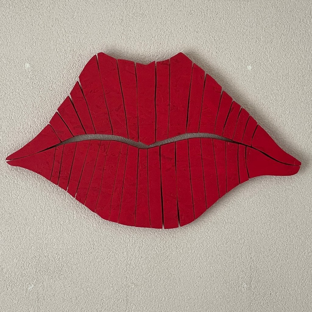 Wanddecoratie Mond/Lippen van hout- maat:71 X 42.5 X 2.5 cm., Rood, Hout, Ophalen of Verzenden, 43 cm