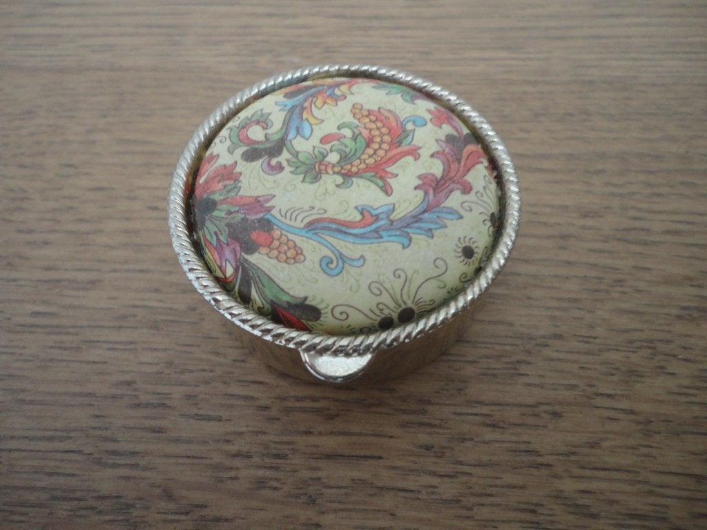 Mooi rond pillendoosje c.q. tandendoosje van metaal, Ophalen of Verzenden
