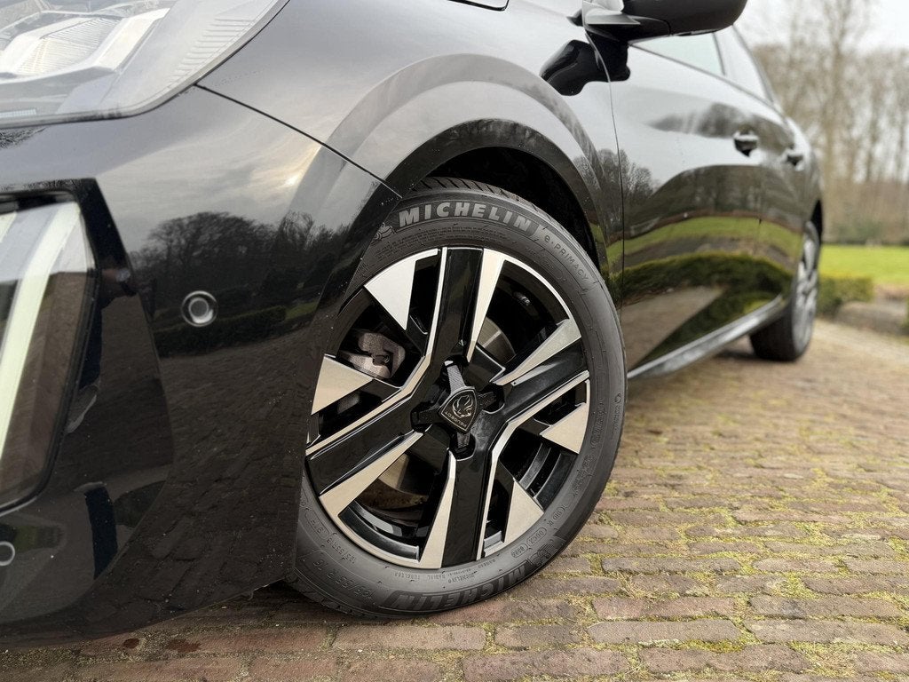 Peugeot 208 1.2 PureTech 100 Allure | 100PK | Blind Spot | 3, Auto's, Peugeot, Voorwielaandrijving, Parkeersensor, 101 pk, Gebruikt