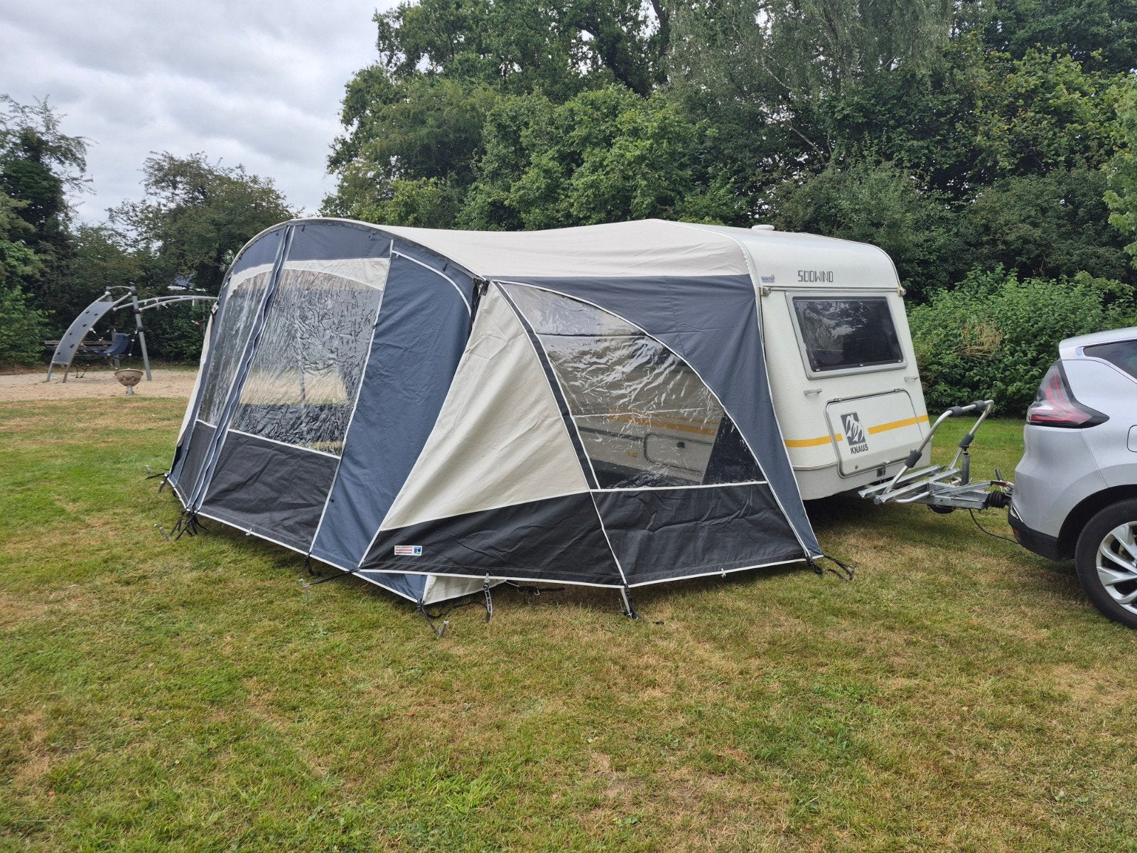 Knaus caravan 485TU + Unico verona complete voortent 2024, Ophalen, Zo goed als nieuw, Tot en met 4