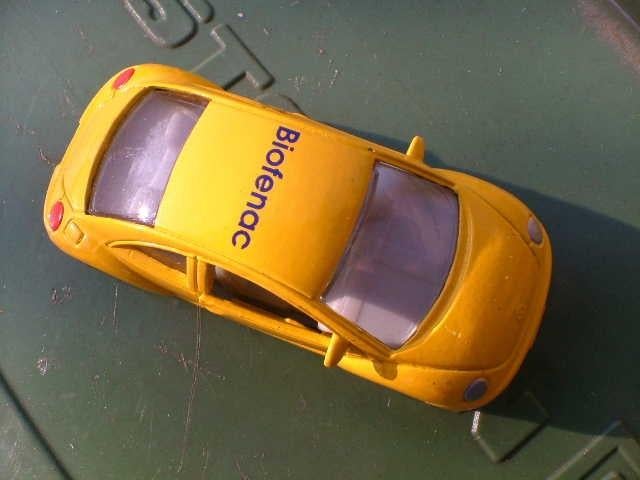 Siku Germany VW new Beetle promo Biofenac 1/66 3 inch., Ophalen of Verzenden, Zo goed als nieuw, Auto
