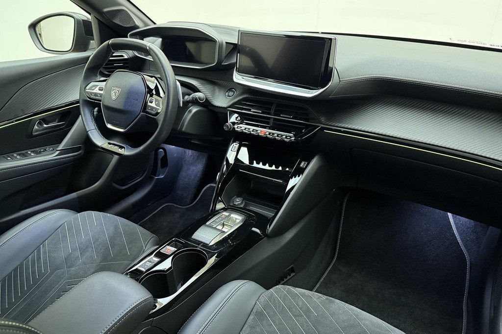 Peugeot 208 1.2 Hybrid 100 e-DCS6 GT Automaat | Leer/alcanta, 1195 kg, Gebruikt, 1199 cc, Leder en Stof