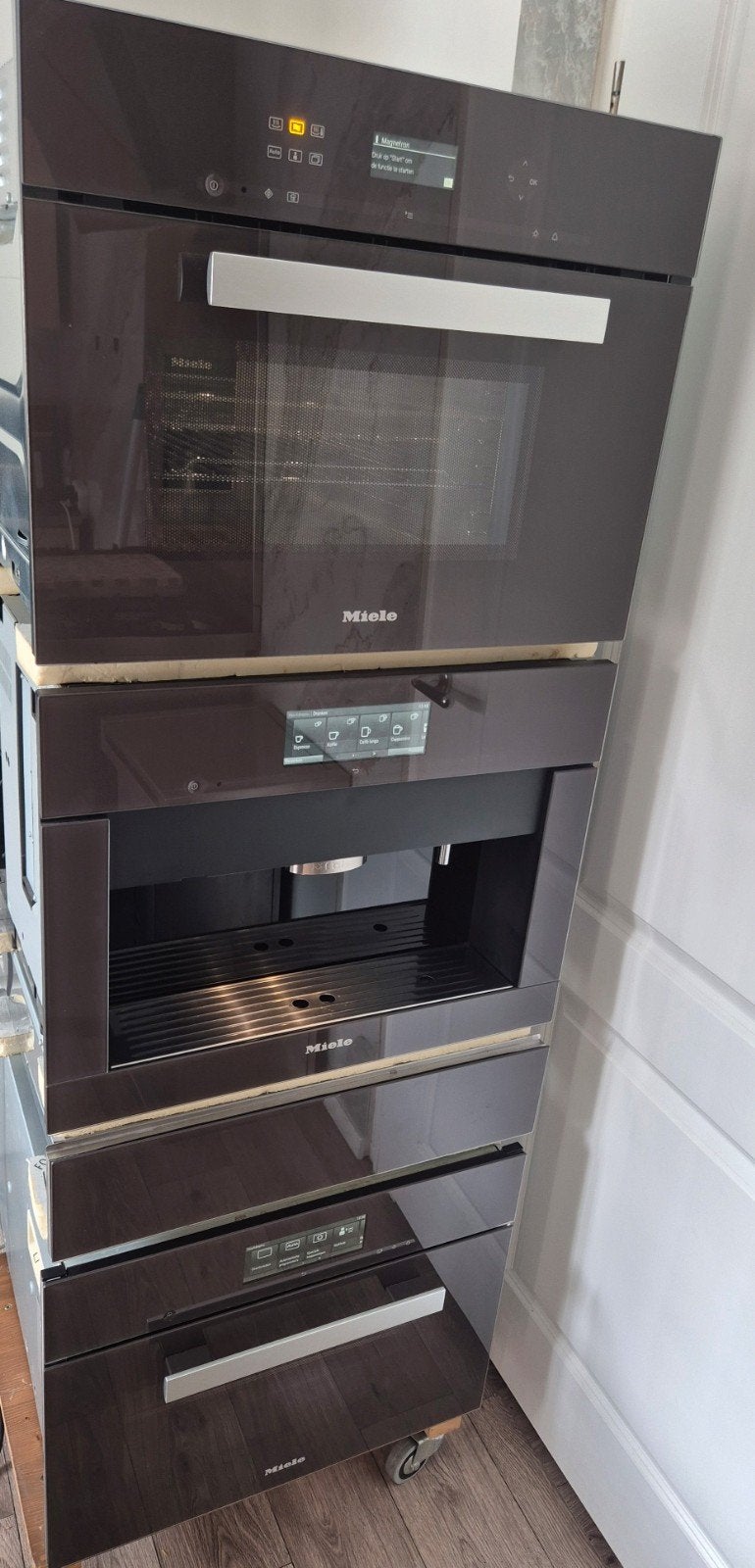 luxe Miele set: koffiemachine + combi magnetron + stoomoven, Ophalen, Gemalen koffie, 10 kopjes of meer, Koffiemachine