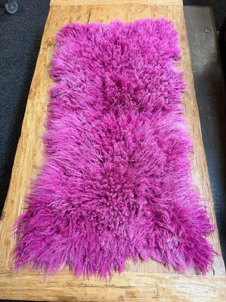 Hippe vintage roze schapenvacht kleed 113/55 cm, Gebruikt, Djt@dejuistetoon.eu, Ophalen of Verzenden, Mon Plaisir 19, Etten-Leur, Netherlands