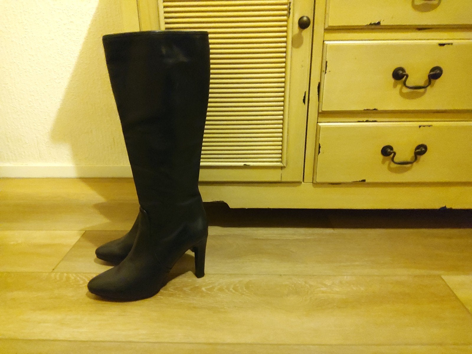 erg mooie kniehoge zwarte leren laarzen 40., Kleding | Dames, Ophalen of Verzenden, Zo goed als nieuw, Zwart
