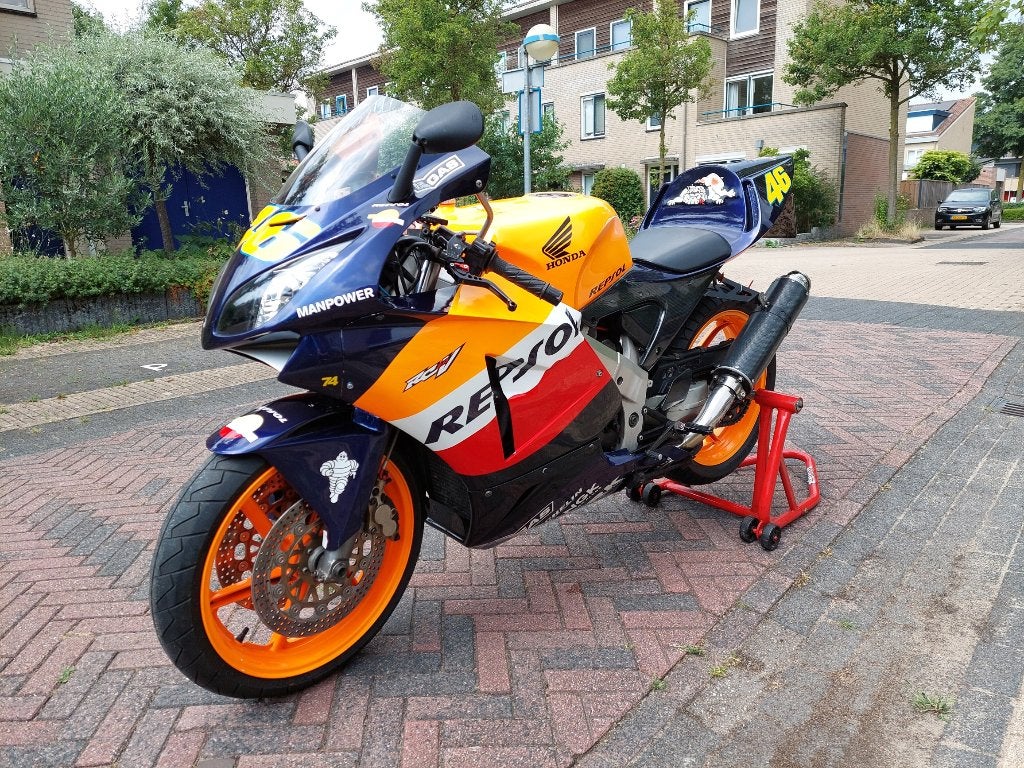 Honda VFR400 (NC30) in Tyga Valentino Rossi uitvoering., Motoren, 400 cc, 4 cilinders, Gebruikt, Super Sport
