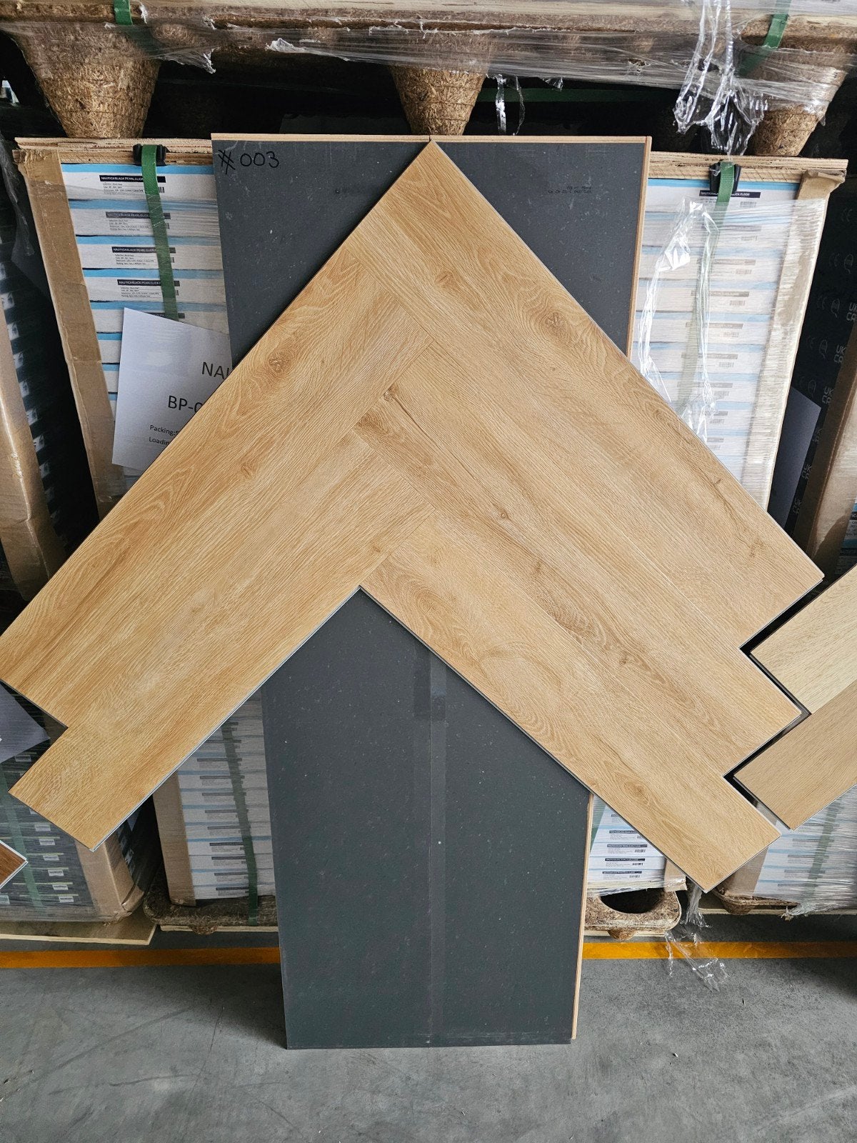 81m² (Klik Visgraat PVC) #003 / Almere Poort, Bruin, 75 m² of meer, Nieuw, Vinyl