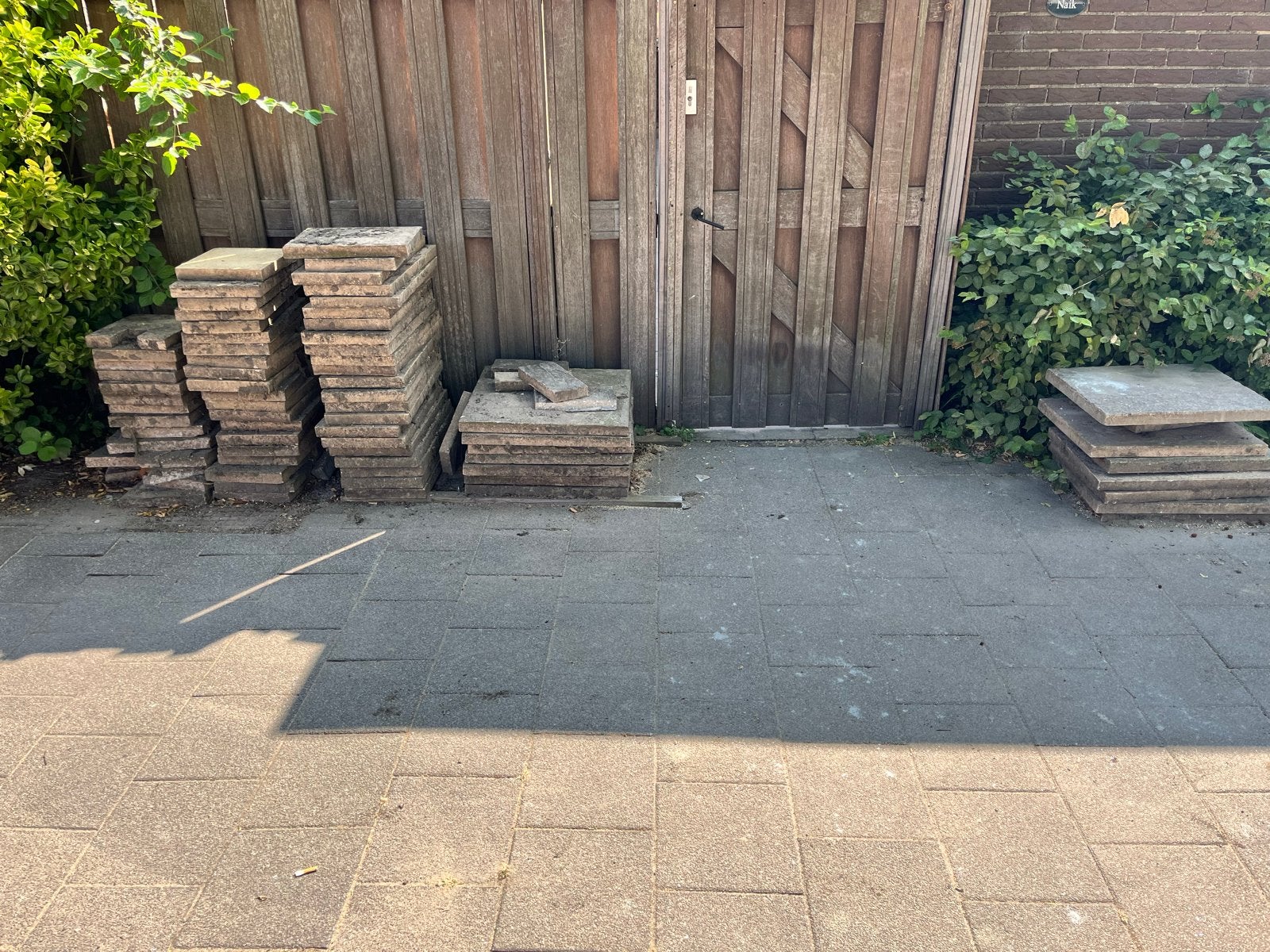 Gratis! Gebruikte terrastegels in diverse afmetingen, Tuin en Terras, Gebruikt, Ophalen of Verzenden, 10 m² of meer, Beton