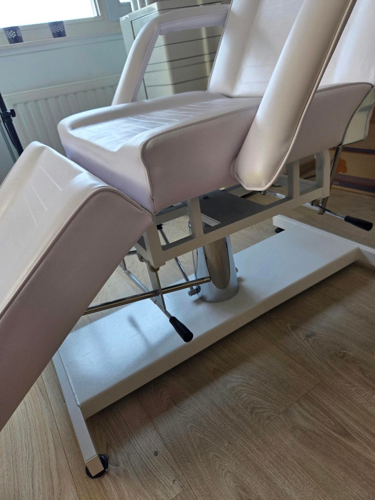 Witte hydraulische  behandelstoel / massagetafel, Ophalen, Massagetafel
