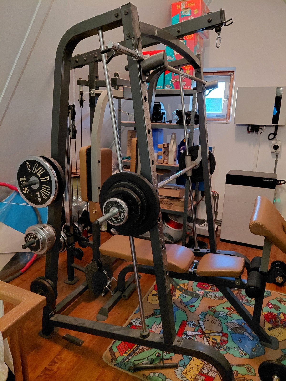 multi fitness krachtstation met veel gewichten, Ophalen, Krachtstation, Benen, Zo goed als nieuw