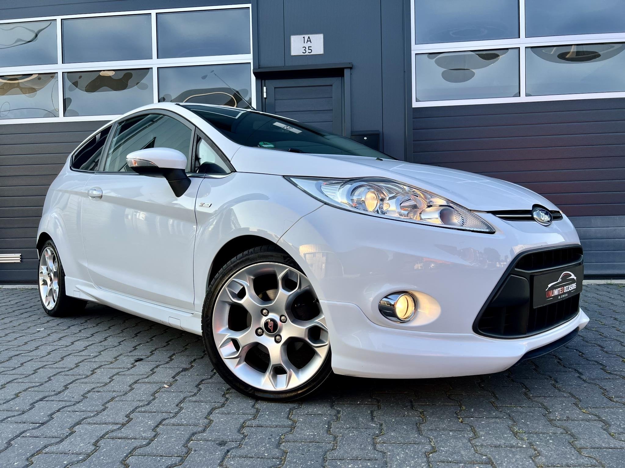Ford Fiesta 1.6 ST-LINE *120PK*LEER*ECC*SONY, 1596 cc, Gebruikt, 4 cilinders, Automatische klimaatregeling