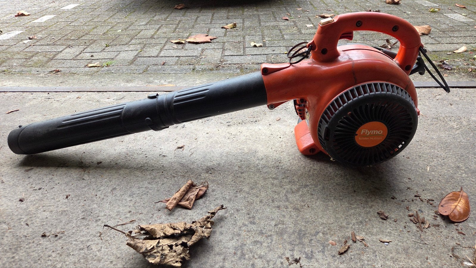 Flymo Twister XLB325 Bladblazer - Krachtig en Betrouwbaar, Ophalen, Benzine, Gebruikt, Met opvangzak