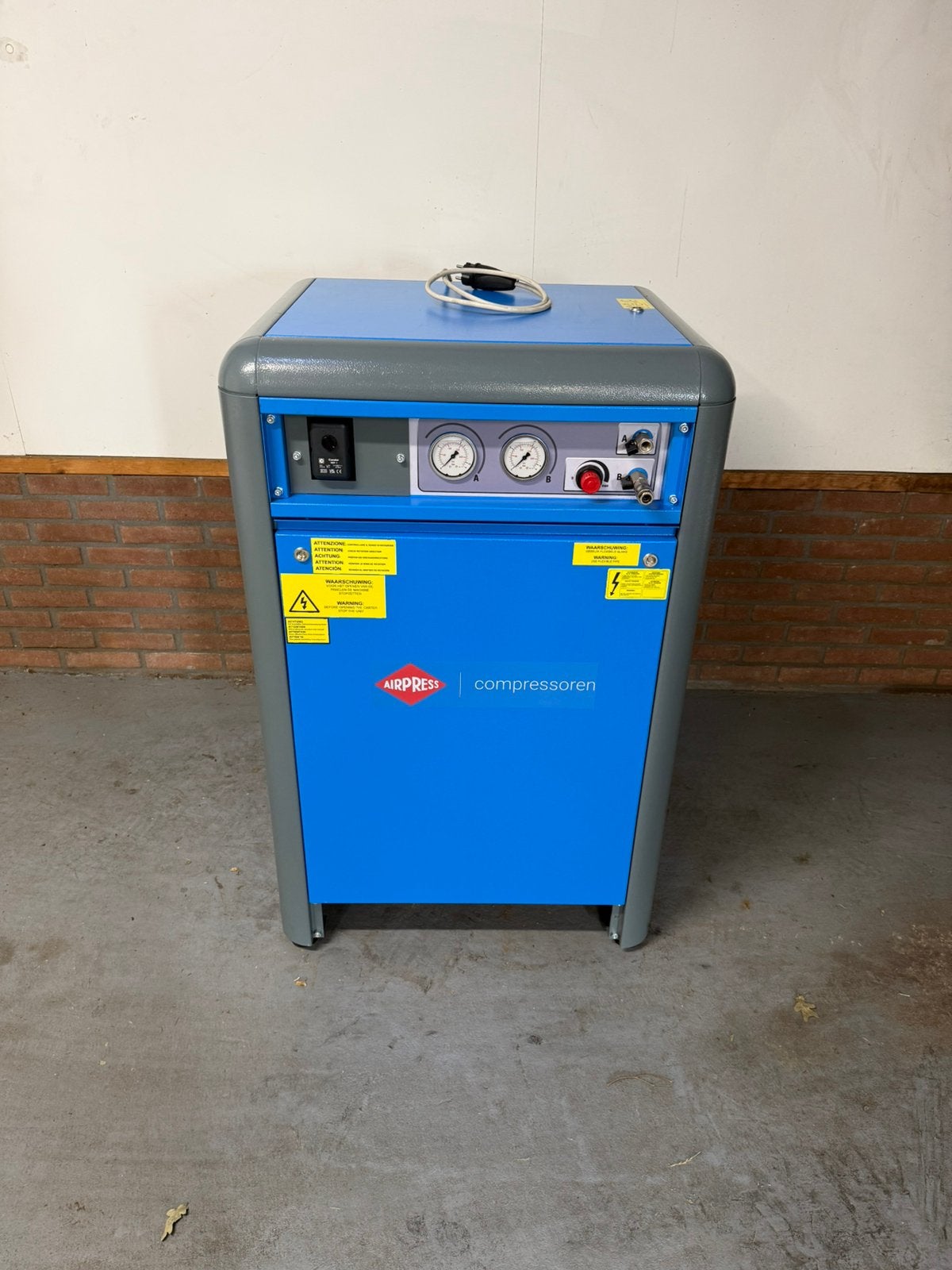 Airpress APZ 320+ geluidgedempte zuigercompressor, Ophalen, 10 bar of meer, Zo goed als nieuw, 200 tot 400 liter/min