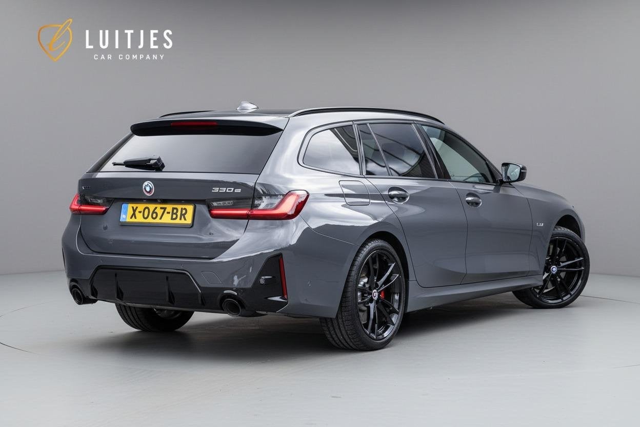BMW 3-serie Touring 330e xDrive M-Sport Pro Pano-dak|DravitG, Auto's, Gebruikt, Euro 6, 4 cilinders, 120 €/maand