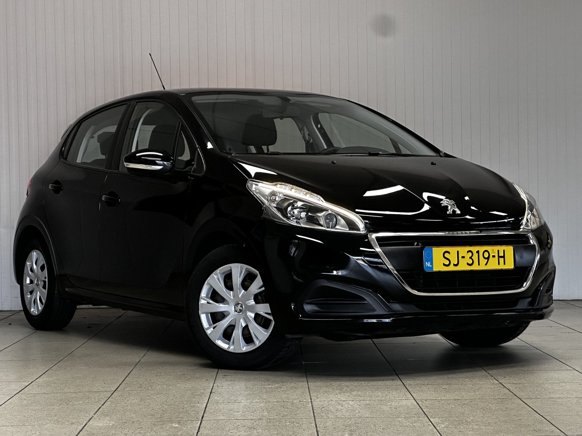 Peugeot 208 1.2 PureTech Active/ 5-Drs/ Navi/ Apple + androi, Voorwielaandrijving, Stof, Gebruikt, 1199 cc