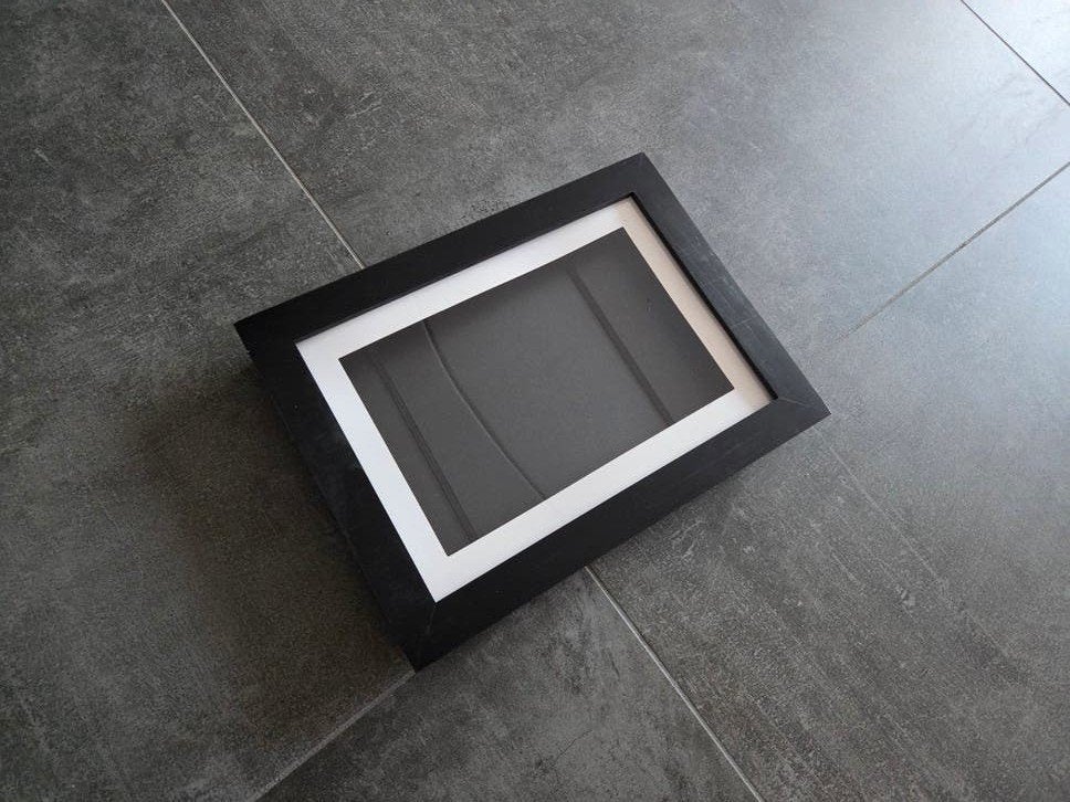 2 zwarte lijsten voor tekeningen of schilderingen, Ophalen, Nieuw, Met glas, Zwart