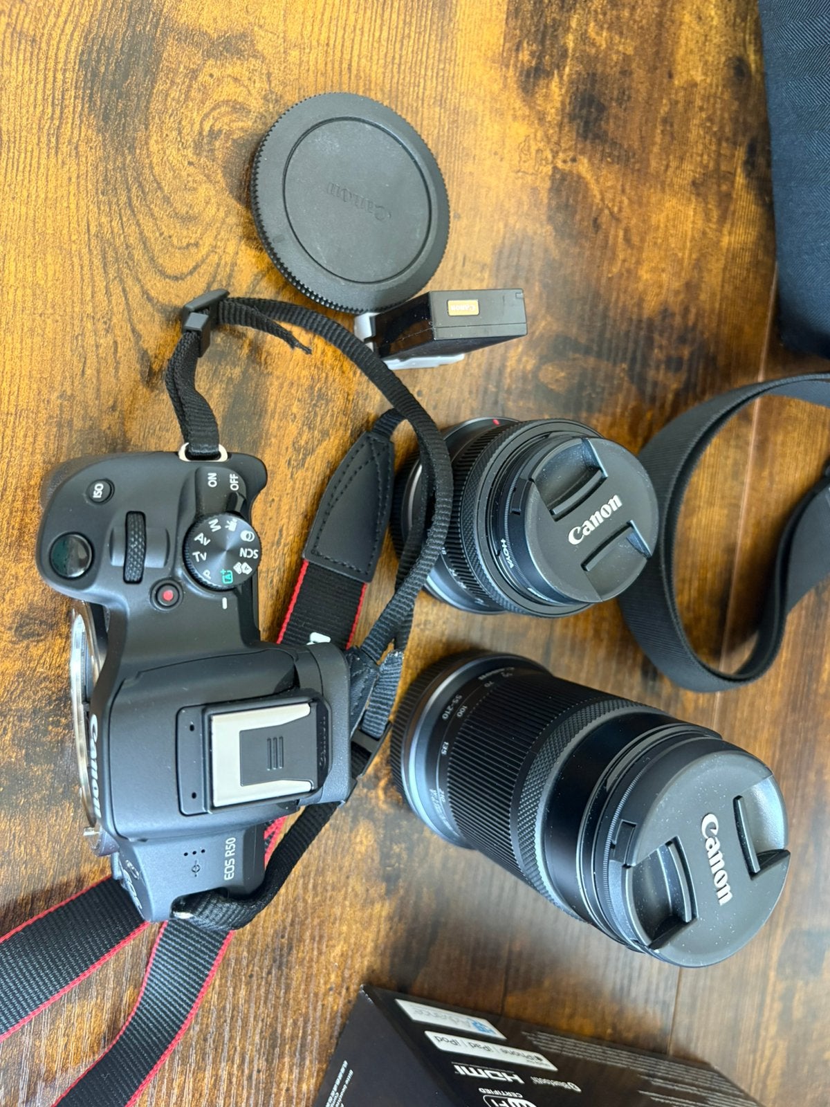 Canon EOS R50 + RF-S 18-45mm + RF-S 55-210mm + battery + tas, Audio, Tv en Foto, Fotocamera's Digitaal, Ophalen, Lensdop, Canon