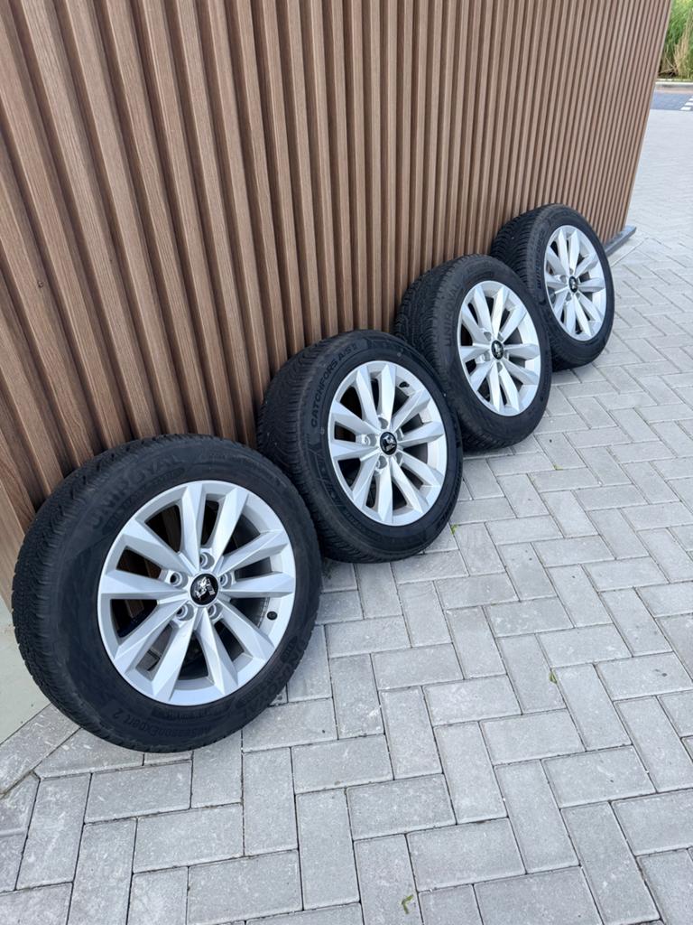 Set van 4 All-Season Banden en Velgen 205/55 R16, Gebruikt, Eu, Banden en Velgen, Info@uniroyal.nl