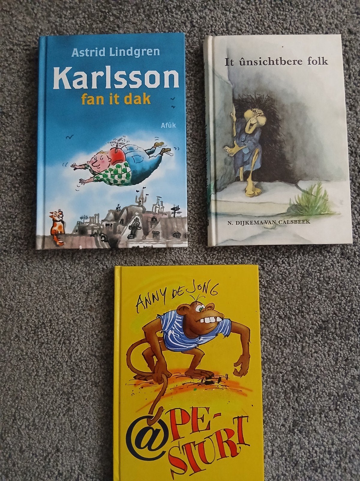 3x Friese/Fryske kinderboeken, Ophalen of Verzenden, Gelezen, Astrid Lindgren, N. Dijkema-Van Calsbeek, Anny de Jong, Fictie algemeen