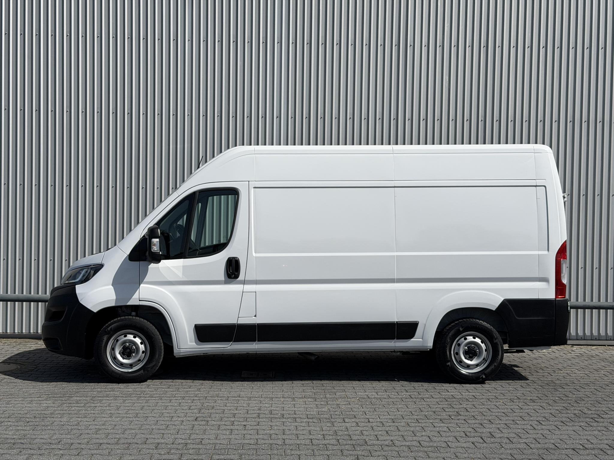 Fiat Ducato 30 2.2 MultiJet L2H2*NAVI*CAM*CRUISE*A/C*HAAK*3P, Stof, Gebruikt, 4 cilinders, 2500 kg