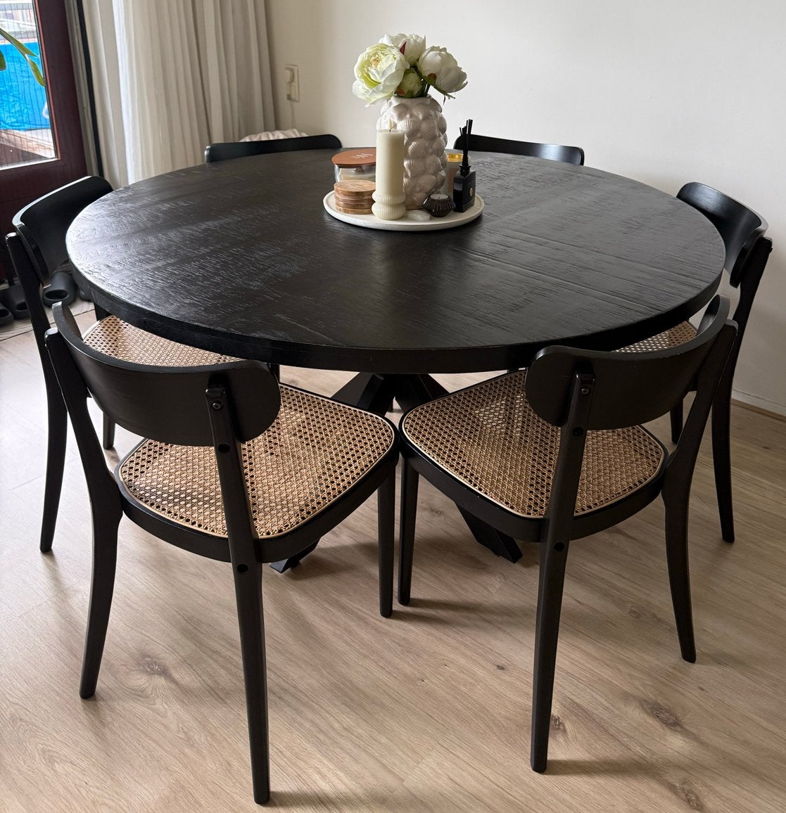 Ronde zwarte eettafel - Decor Wonen Capelle a/d IJssel, Huis en Inrichting, Tafels | Eettafels, Ophalen, Gebruikt, 100 tot 150 cm