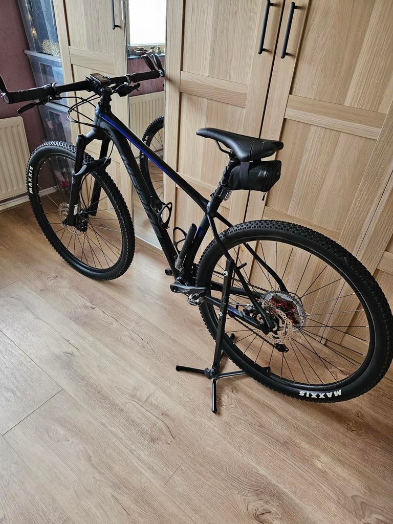Merida mountainbike, zwart met blauwe accenten, Fietsen en Brommers, Fietsen | Mountainbikes en ATB, Ophalen, Merida