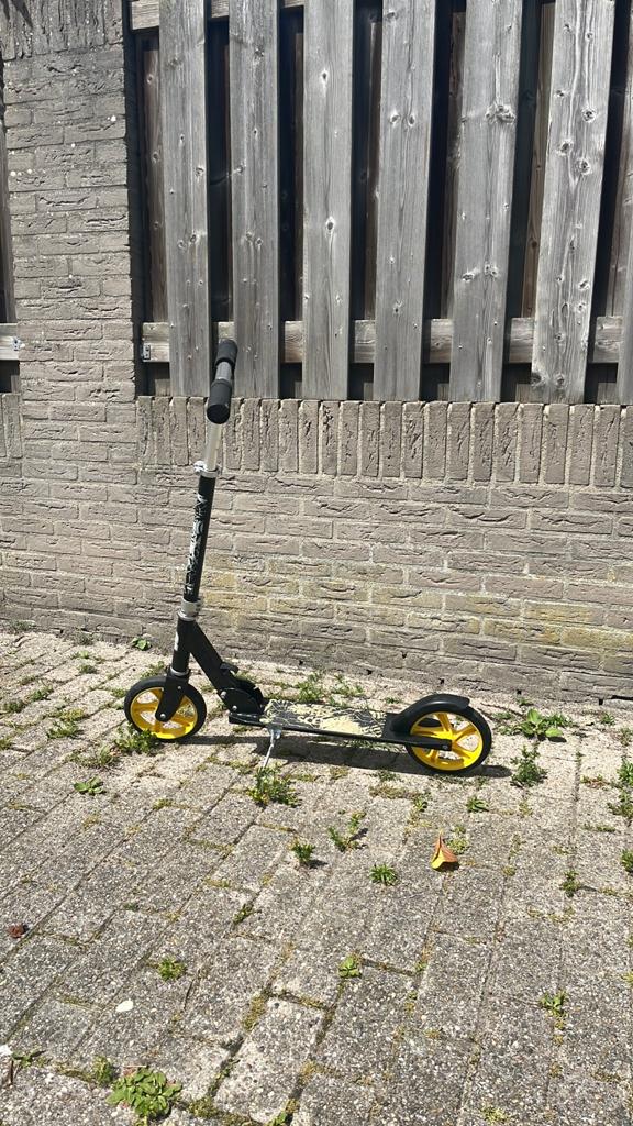 Step, geel en zwart, Ophalen, Gebruikt, Gewone step