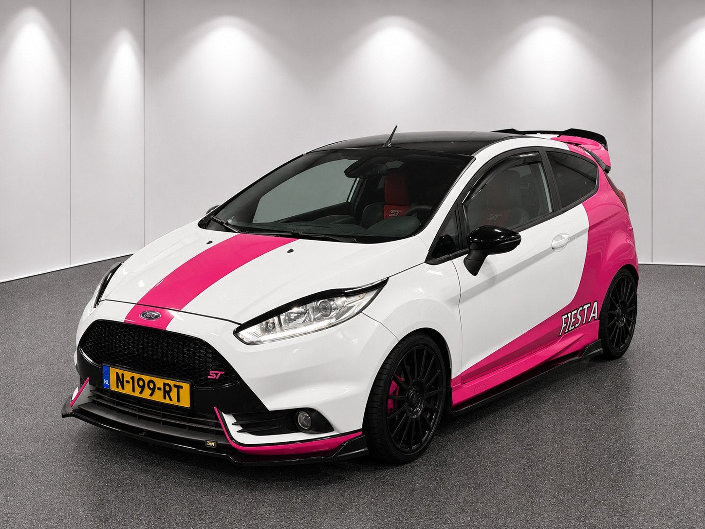 Ford Fiesta 1.6 ST2 LED/NAVI/CRUISE/RECARO/MAXTON/MILTEK/CAM, Voorwielaandrijving, 1596 cc, 1063 kg, Gebruikt