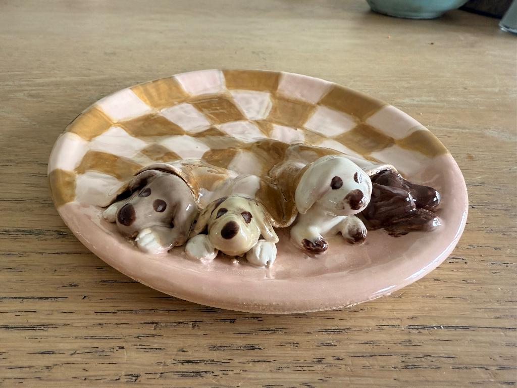 Handgemaakte schotel met hondjes, Verzenden