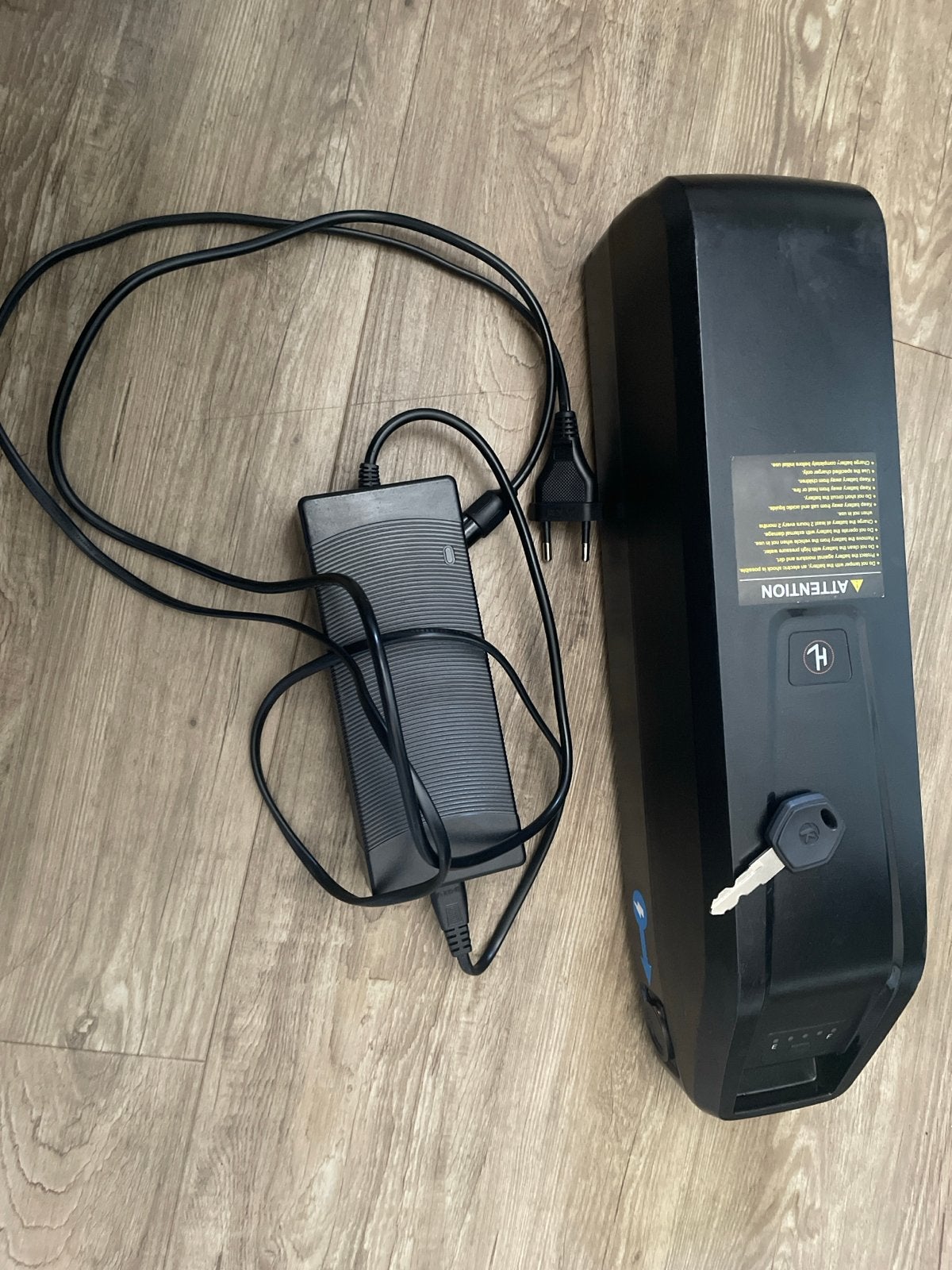 V 20 pro accu met sleutel en oplader, Fietsen en Brommers, Ophalen, Nieuw