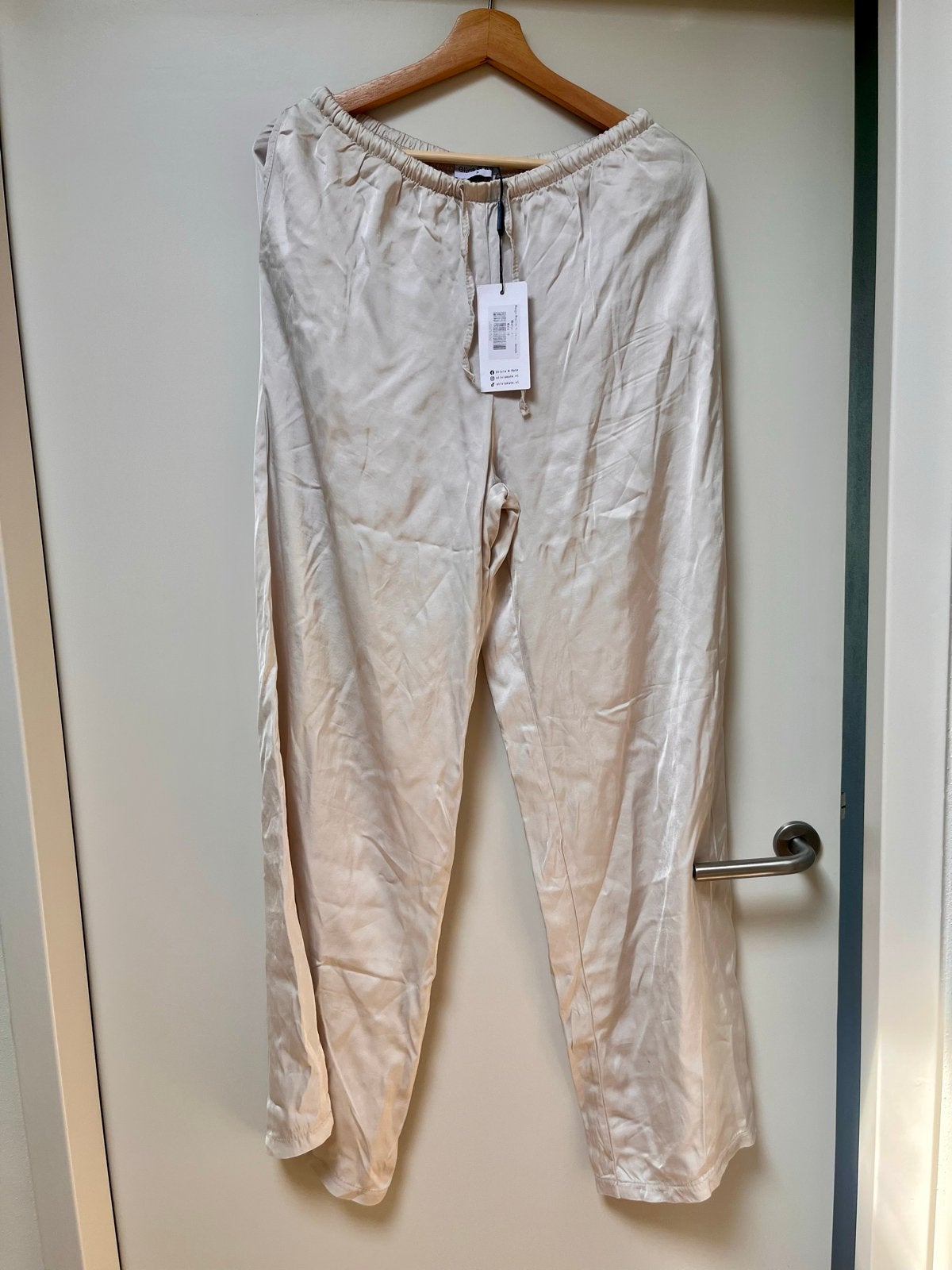 Olivia & Kate satijnen broek - Nieuw met kaartjes, Beige, Nieuw, Ophalen of Verzenden, Maat 36 (S)