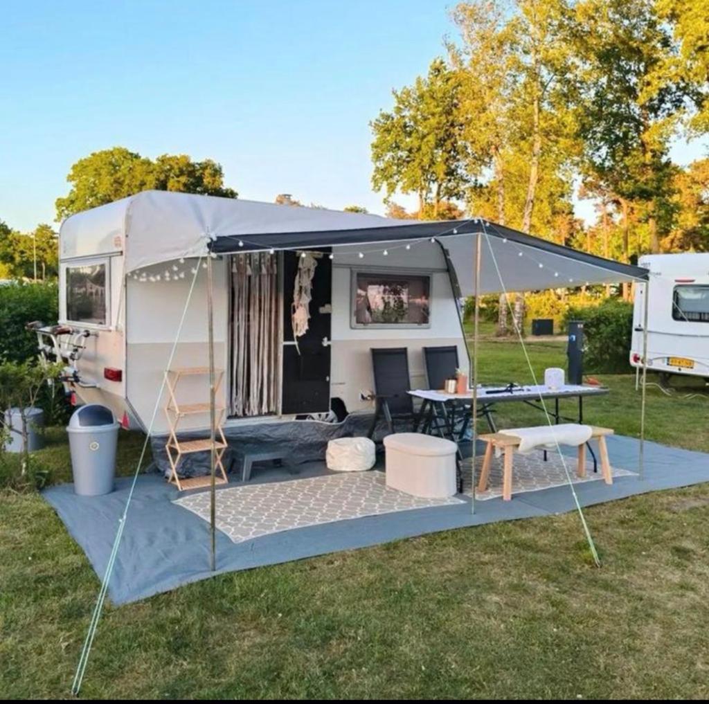 Eiffelland 390 caravan - 3 stapelbed, lichtgewicht 900kg, Stapelbed, Koelkast, Treinzit, 5 tot 6 meter