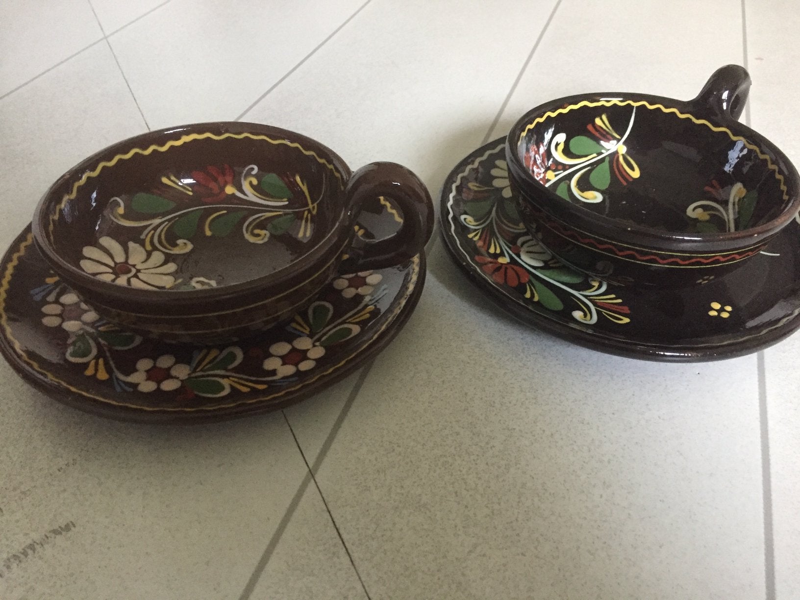 Soepkop met schotel; 1 x bruin en 1 x zwart van kleur., Ophalen of Verzenden, Zo goed als nieuw