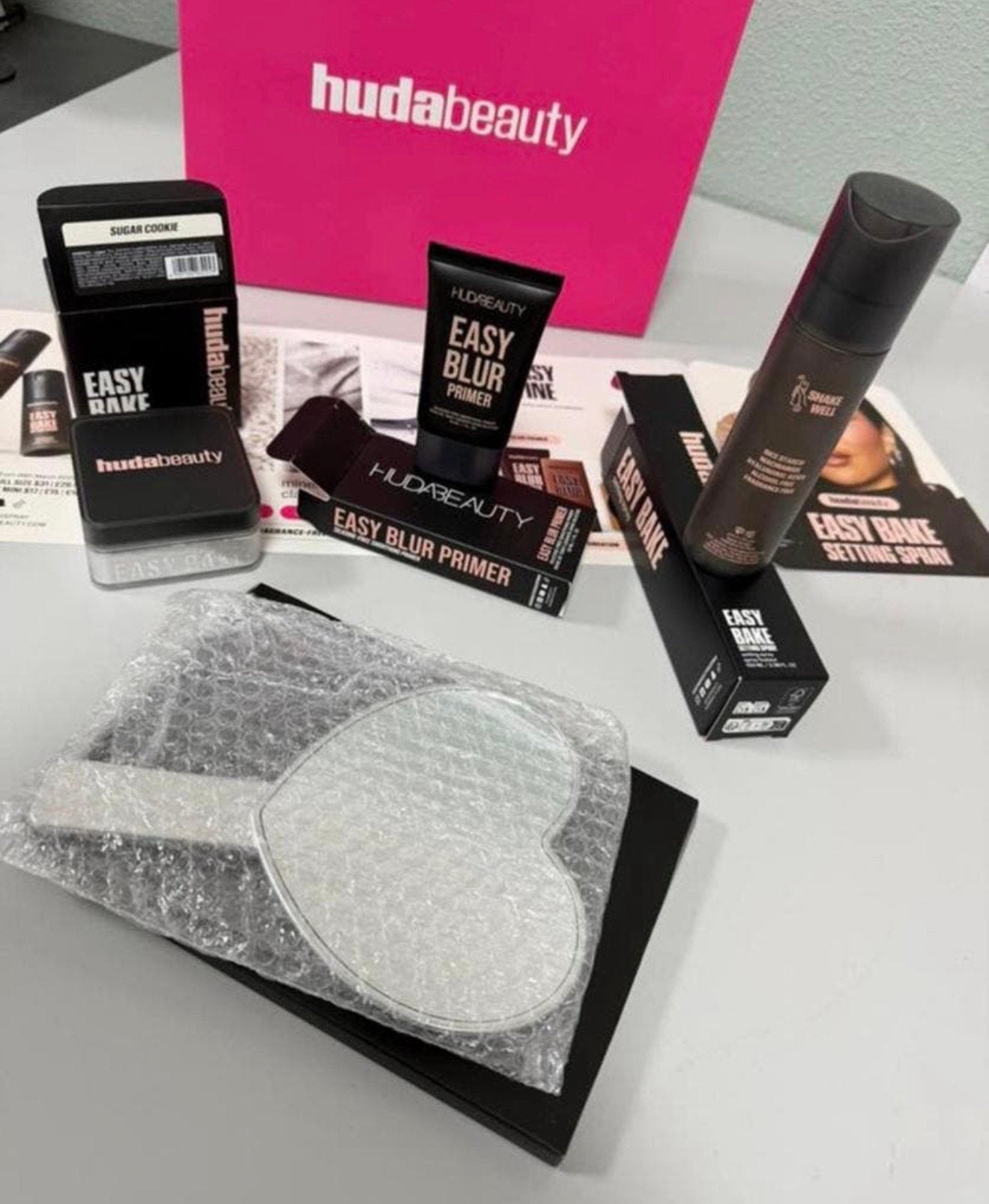 Huda Beauty Set NIEUW Spray, Primer, Powder, Spiegel make-up, Gehele gezicht, Nieuw, M, Ophalen of Verzenden