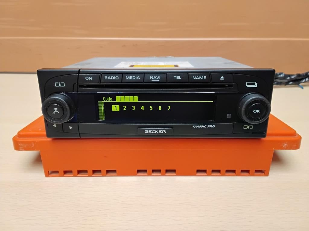 Becker Traffic Pro BE 7945 Navi Bluetooth, Ophalen of Verzenden, Zo goed als nieuw