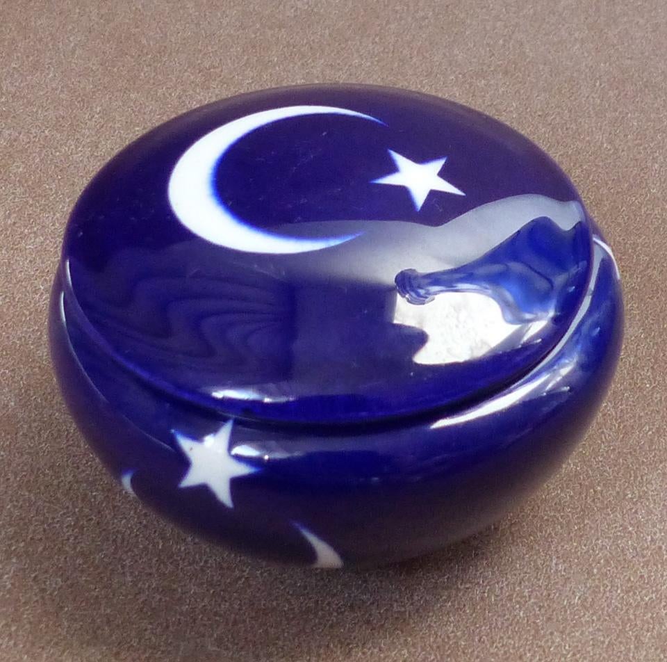 Turks dekseldoosje Pinar Gini Turkije Turkse vlag kobalt, Ophalen of Verzenden, Gebruikt, Porselein, Overige typen
