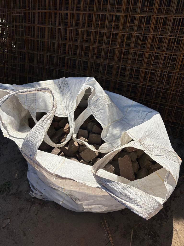 Gebakken klinkers in big bag GRATIS, Ophalen, Gebruikt, Keramiek, Klinkers