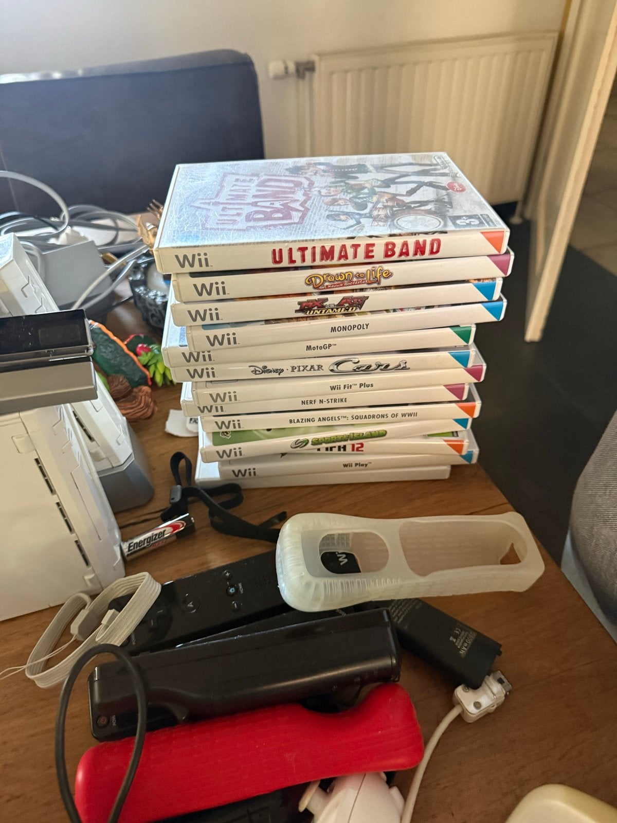 Wii console met 2 controllers, gitaar en 10+ games, Spelcomputers en Games, Ophalen of Verzenden, Gebruikt, Met 2 controllers
