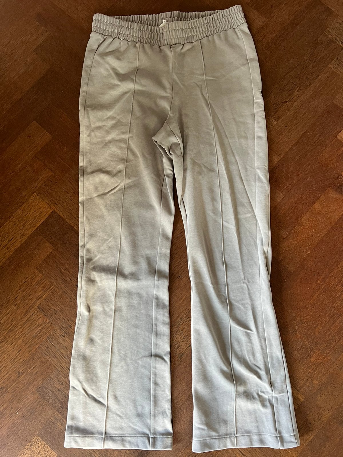Lichtgrijze sweatbroek van Yaya maat 42 zo goed als nieuw., Maat 42/44 (L), Ophalen of Verzenden, Zo goed als nieuw, Grijs