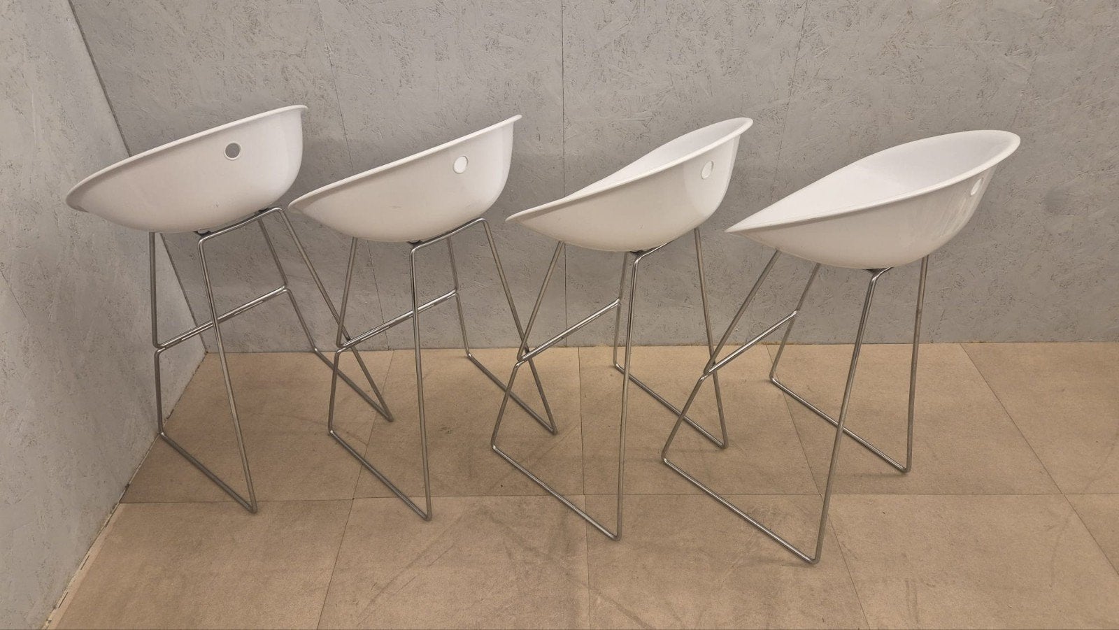 4x Pedrali Gliss 906 design barkrukken wit, Huis en Inrichting, Barkrukken, Ophalen, Gebruikt, Met voetsteun, 60 tot 90 cm