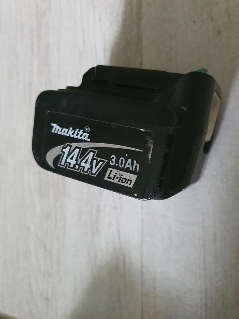 Makita accu  14.4 volt ., Doe-het-zelf en Verbouw, Gereedschap | Machine-onderdelen en Toebehoren, Ophalen of Verzenden