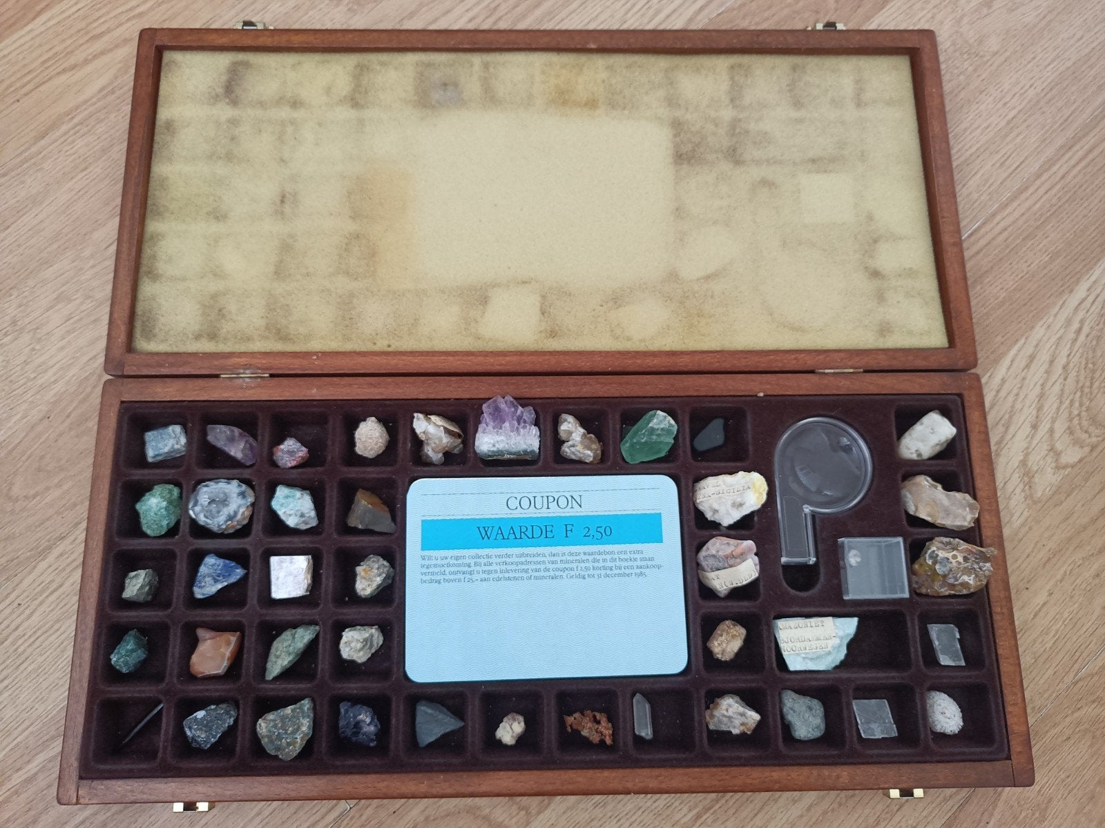 Vintage Mineralen Verzameling in Houten Kist, Verzamelen, Mineralen en Fossielen, Ophalen of Verzenden