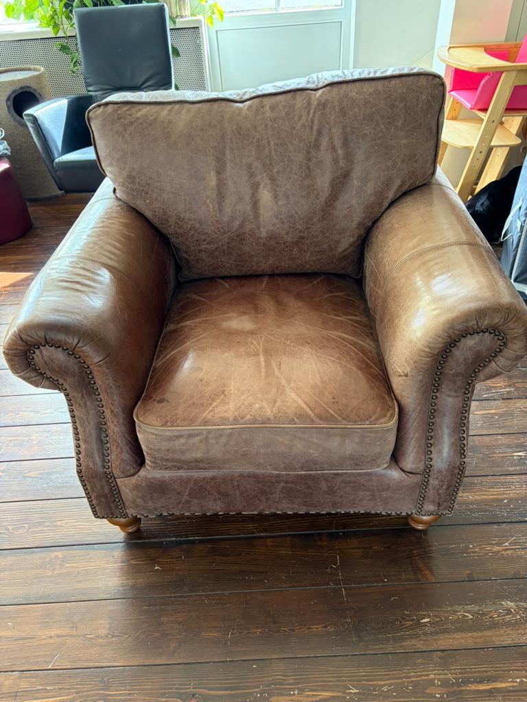 Grote  ouderwetse kwaliteit leren fauteuil.Beige/Taupe, Huis en Inrichting, Fauteuils, Ophalen of Verzenden, Zo goed als nieuw
