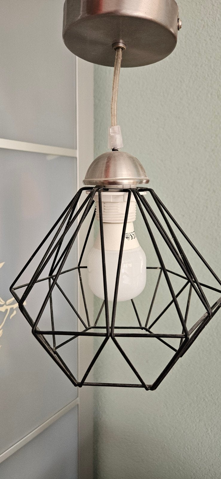 Moderne zwarte draadframe hanglamp, Huis en Inrichting, Ophalen of Verzenden, Zo goed als nieuw, Metaal, Modern, Industrieel, Geometrisch
