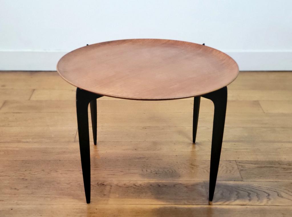 Vintage dienbladtafel van Fritz Hansen, Huis en Inrichting, Ophalen, Minder dan 45 cm, Gebruikt, Rond