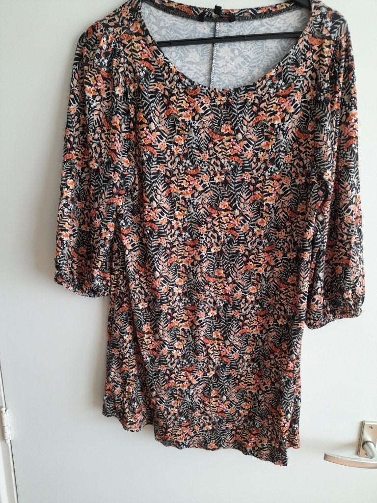 Top mtM met oranje bloemetjes, Maat 38/40 (M), Overige kleuren, Ophalen of Verzenden, Zo goed als nieuw