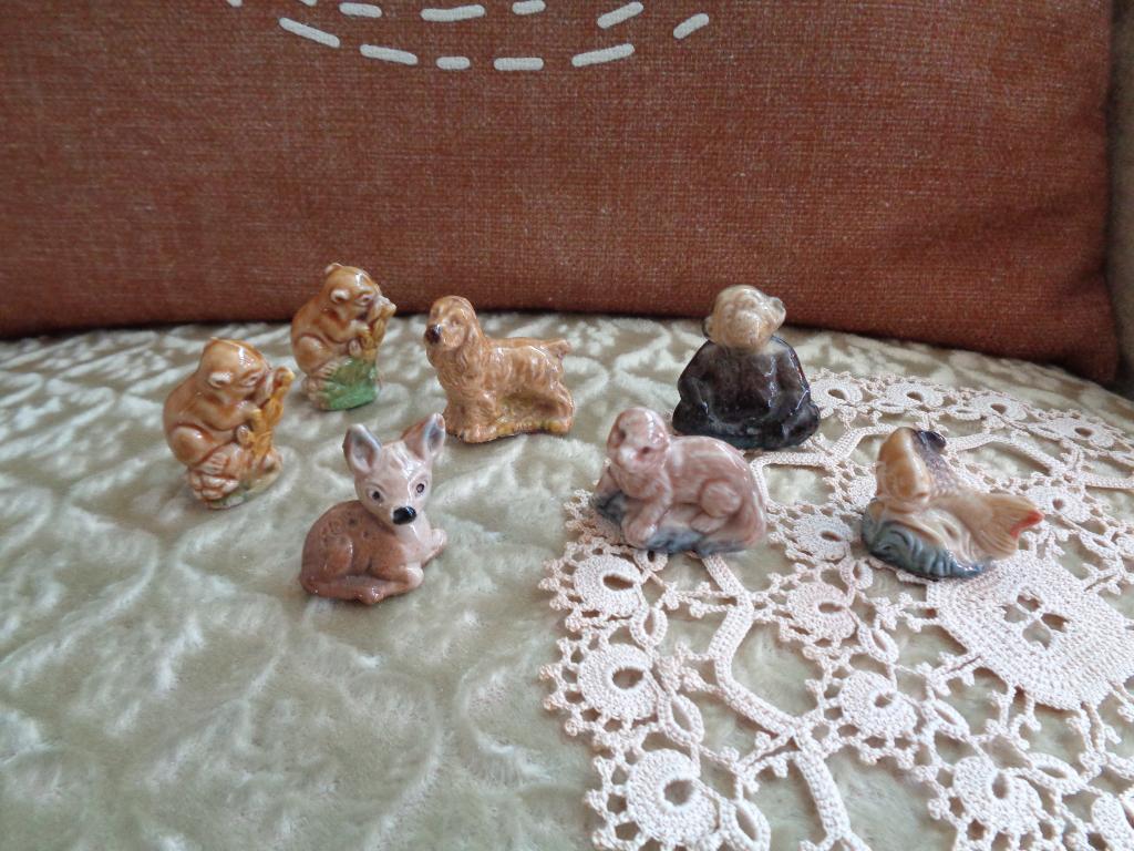 7 Engelse Beeldjes Whimsies Wade England ** Mimosa **, Verzamelen, Beelden en Beeldjes, Ophalen of Verzenden, Zo goed als nieuw