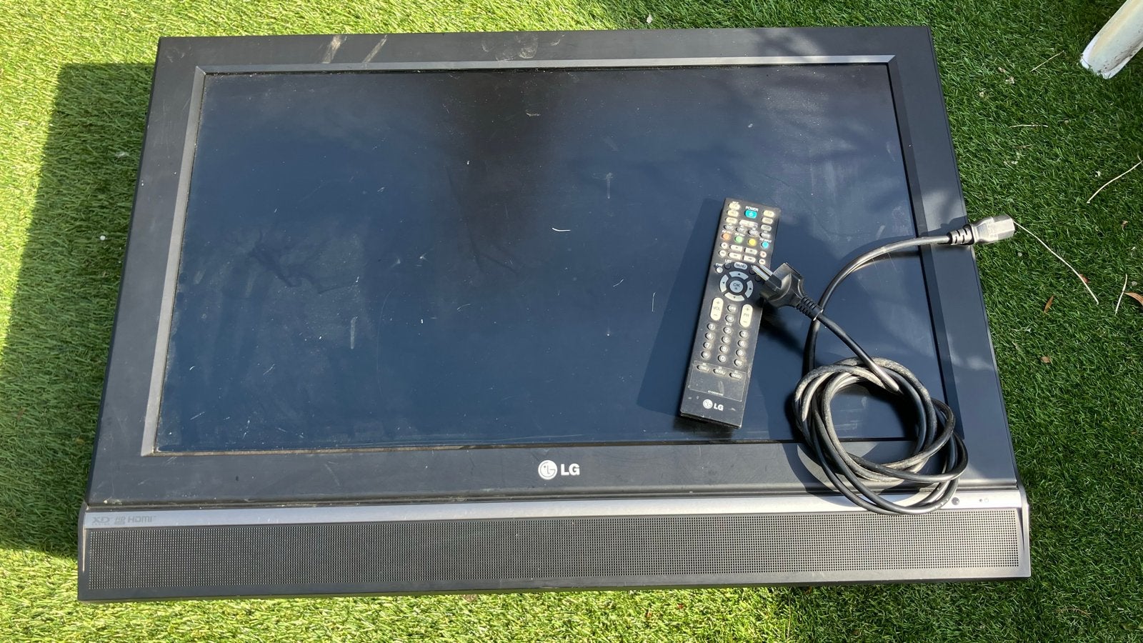LG 32LE2R LCD TV met afstandsbediening, Ophalen, Gebruikt, 50 Hz, 80 tot 100 cm